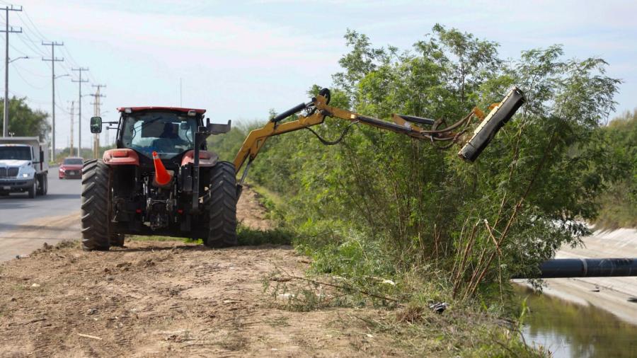 Limpia Gobierno de Reynosa márgenes del canal Rodhe